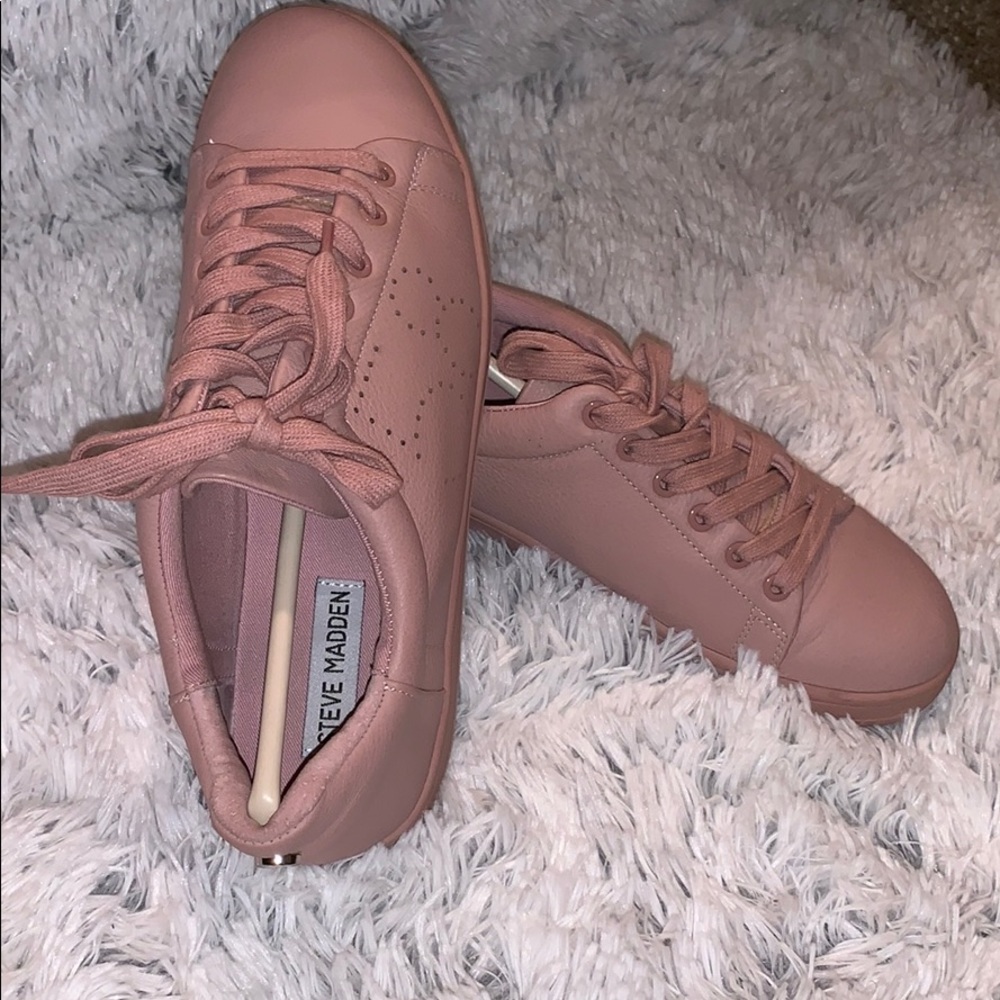 FLAWLESS Steve Madden canvas shoes